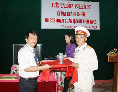 Bảo tàng Thái Nguyên tiếp nhận hiện vật lịch sử dân hiến tặng