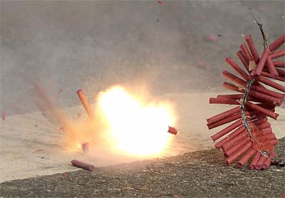 Đốt pháo trong ngày mùng một Tết sẽ bị tạm giữ đến hết Tết