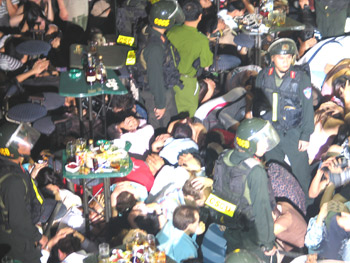 Chủ vũ trường New Century được tạm tha