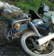 10 xe ôm đuổi theo 1 xe ô tô gây tai nạn