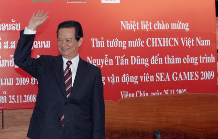 Thủ tướng Nguyễn Tấn Dũng thăm làng VĐV SEA Games 25 