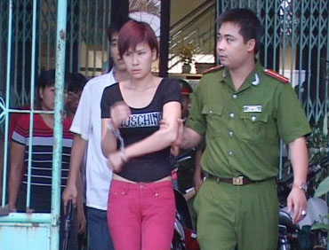 Phá ổ mại dâm núp bóng cắt tóc gội đầu