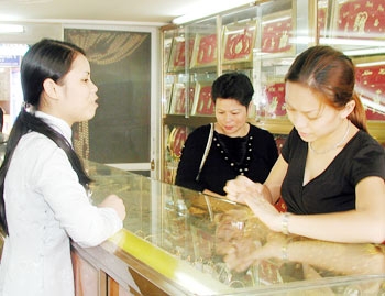 Giá vàng quay đầu, giới đầu tư thăm dò