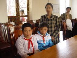 Tuyên dương hai học sinh trả lại 30 triệu đồng