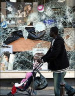 Pháp sẽ trừng phạt thanh niên bạo động