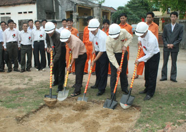 Khởi công gói thầu số 3- Dự án Năng lượng nông thôn II