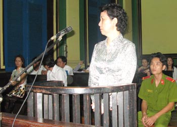 Cuộc đời quý bà lừa tình Việt kiều bao trai trẻ