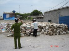 Phá vụ buôn bán trái phép trên 1000 tấn quặng crôm