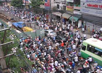 Bộ Y tế xin dừng quyết định ''thấp bé không được lái xe''