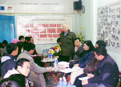 Đồng chí Phạm Mạnh Hùng, Phó Trưởng ban Tuyên giáo TW thăm và chúc Tết 2 nhóm ''Vì ngày mai tươi sáng Thái Nguyên''