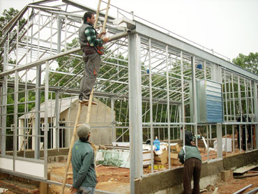 Lắp đặt hệ thống nhà kính hiện đại nhân giống cây trồng