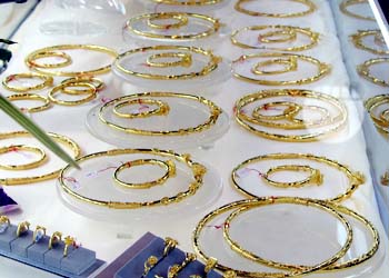 Cướp tiệm vàng, bắn người đi đường