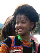 Phụ nữ Mông ở Sơn La với mái tóc truyền thống