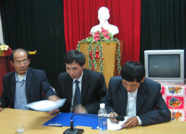 Tiếp nhận lưới điện hạ áp nông thôn của  xã Tân Quang và Bá Xuyên