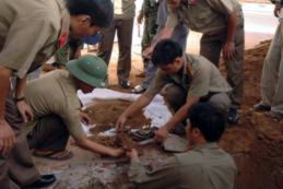 Đào móng nhà, phát hiện 5 bộ hài cốt liệt sĩ 