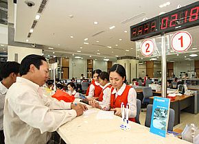 Lãi suất huy động và cho vay cùng giảm 