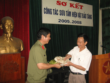 Sưu tầm gần 100 hiện vật có giá trị
