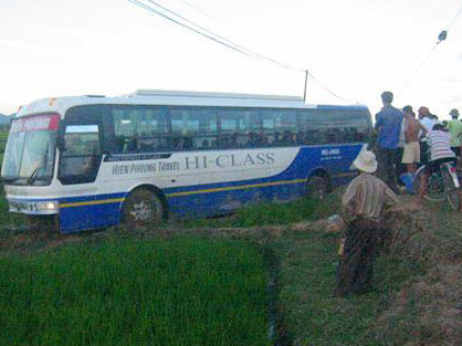 Bị cướp đẩy xuống đường, một chủ xe khách chết tại chỗ 