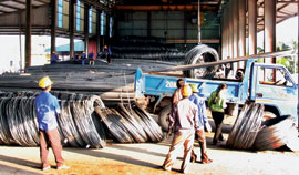 Giá thép xây dựng tăng chóng mặt, do đâu?