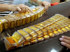 Vàng giảm thêm 27.000 đồng/chỉ