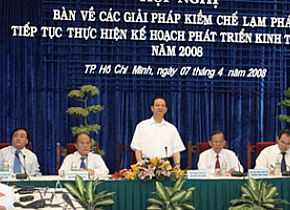 Kiềm chế lạm phát, duy trì tốc độ tăng trưởng bền vững